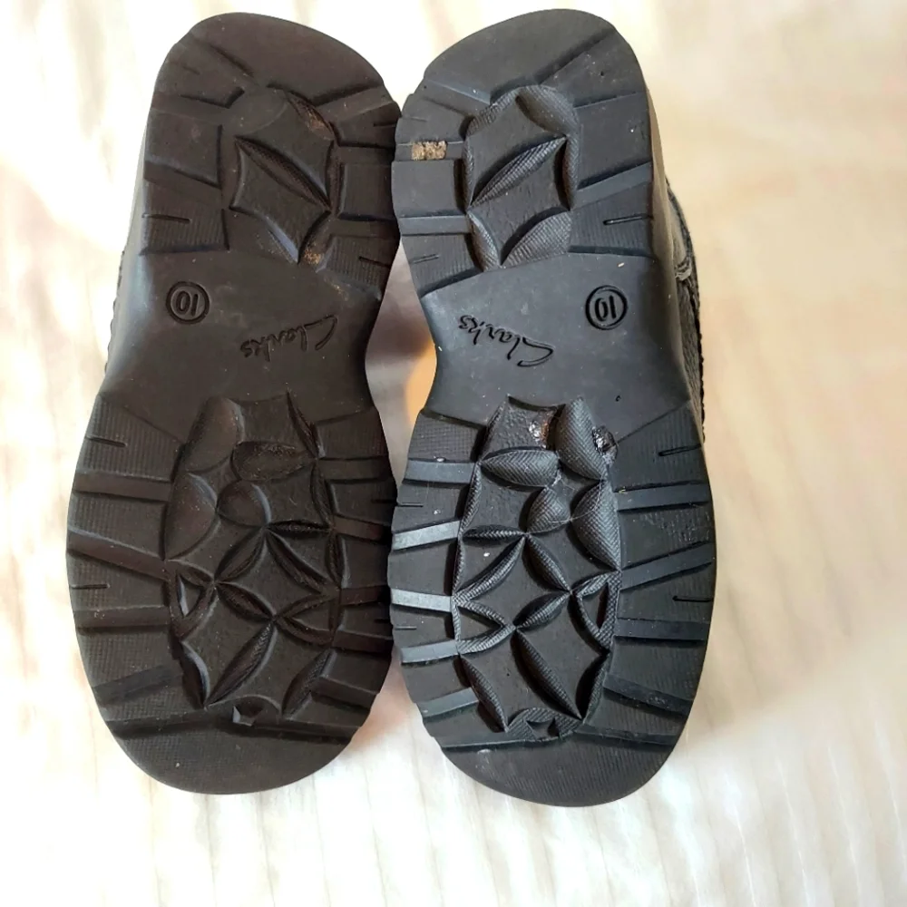 Boys toddler Black Shoes Laces Clarks Like New Size 10.5